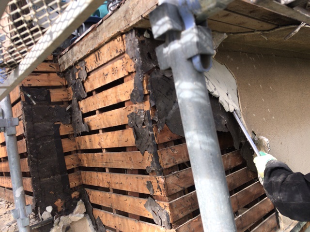 東京都足立区西綾瀬の屋根瓦・壁・バルコニーアスファルト・最終升撤去工事後の様子です。
